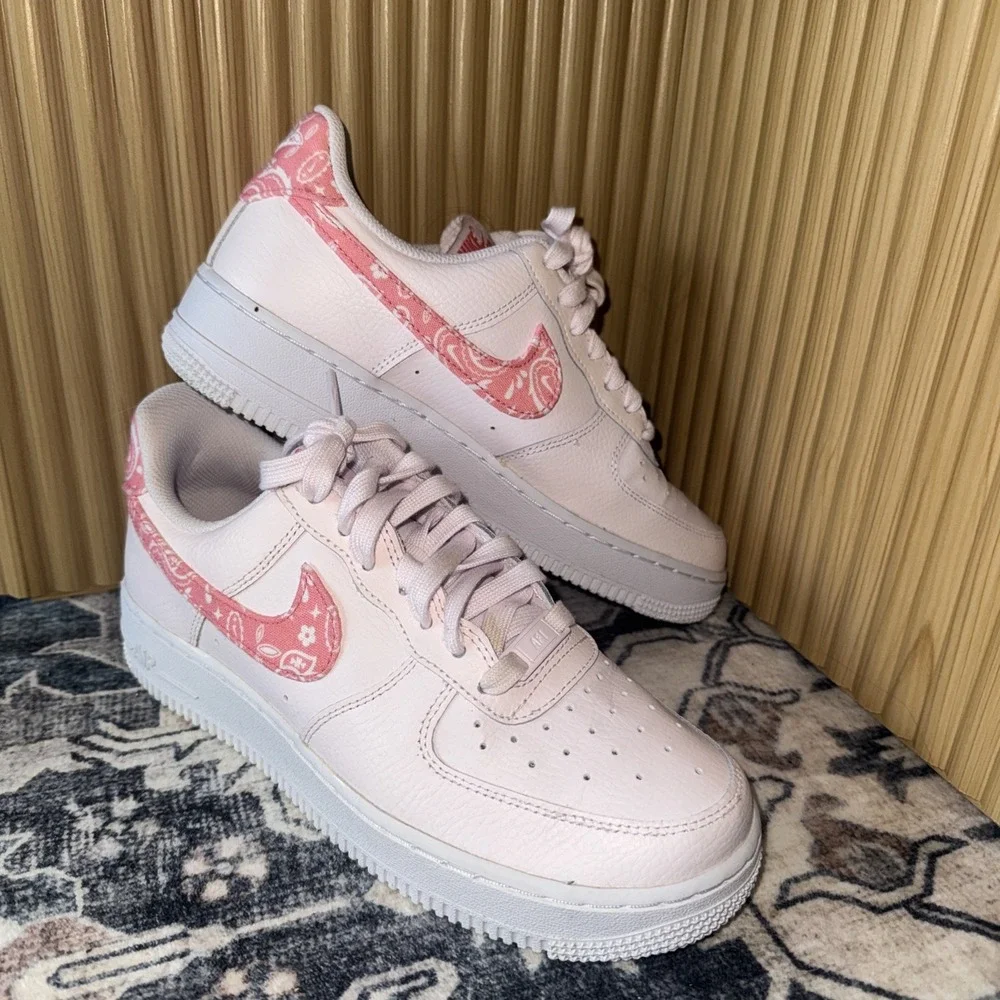 NIKE AIR FORCE 1 07 PEARL PINK C CHALK 